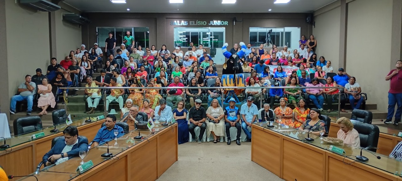 A Câmara de Itacoatiara condecora os mestres e mestras do saber cultural do município com a Medalha do Mérito Cultural Dr. João Valério de Oliveira. 
