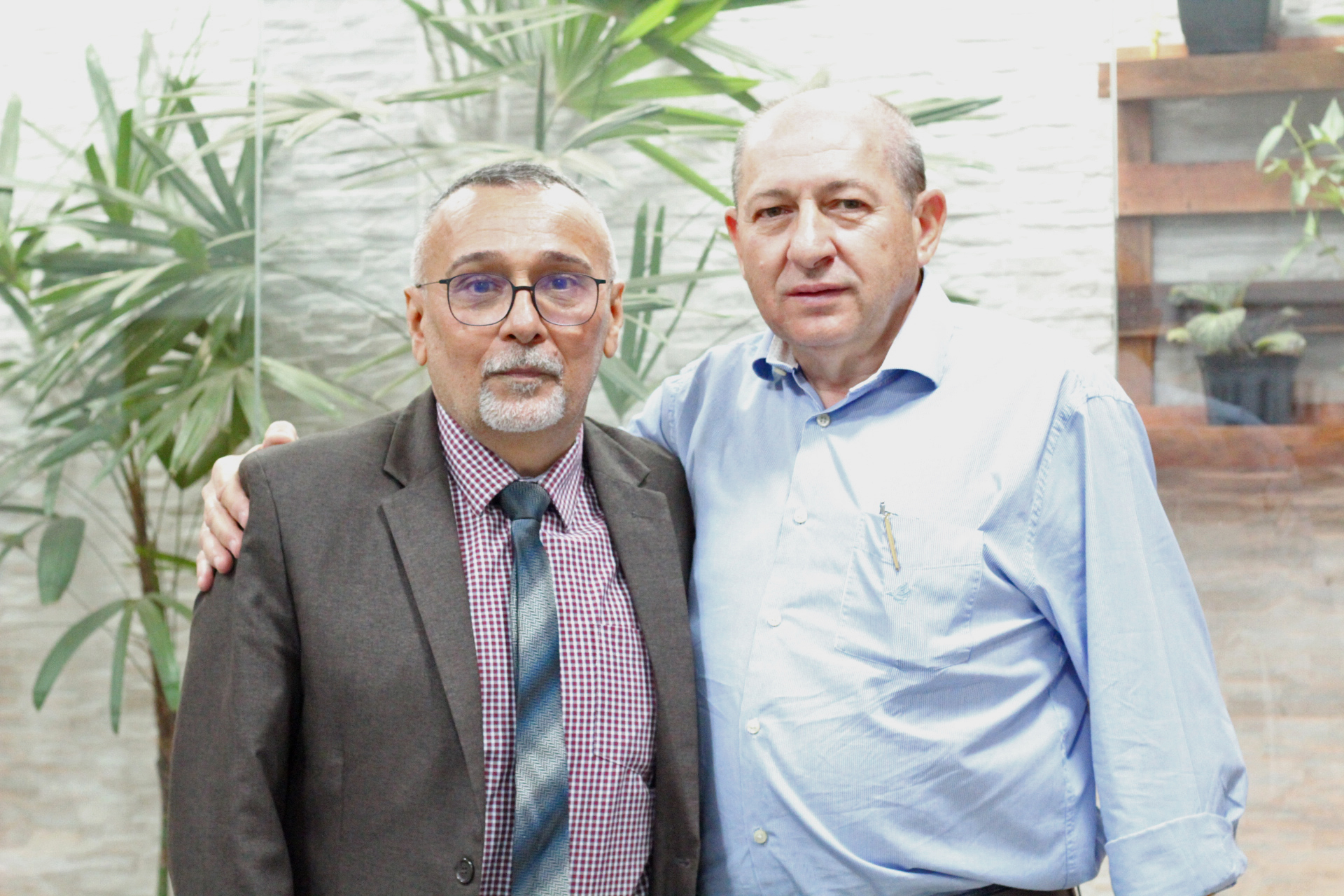 REPRESENTANTE DO GRUPO SIMÕES VISITA PRESIDENTE A. I. NETTO