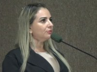 Andréia Mara lamentou que os professores estejam mais uma vez reivindicando seus direitos.